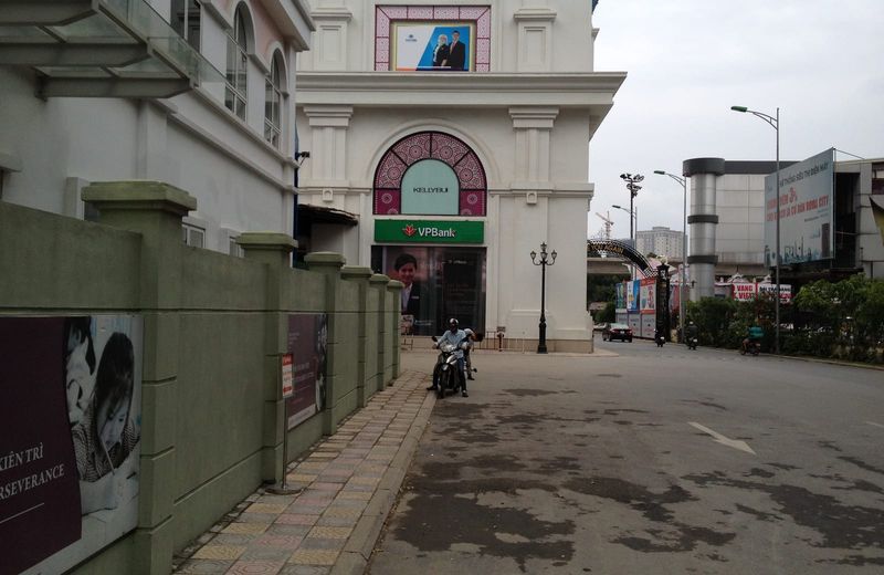 chi nhánh VPBank tại Royal City, Hà Nội.